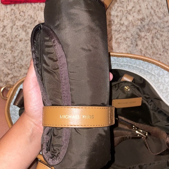 Baby bag used a few times great condition basically new - Picture 8 of 13